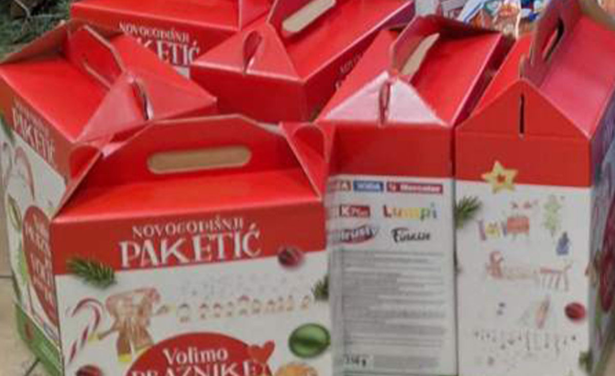 Новогодишњи пакетићи за кориснике Установе 