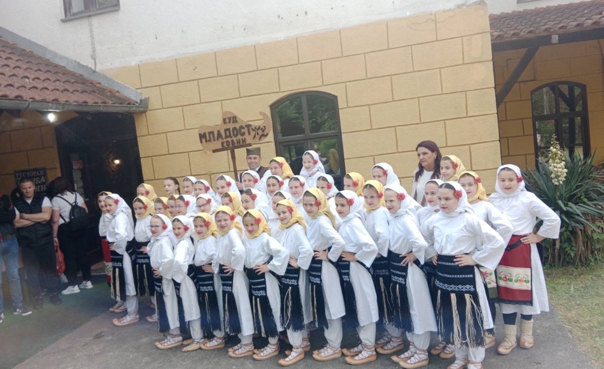 Најмлађе чланице КУД-а 
